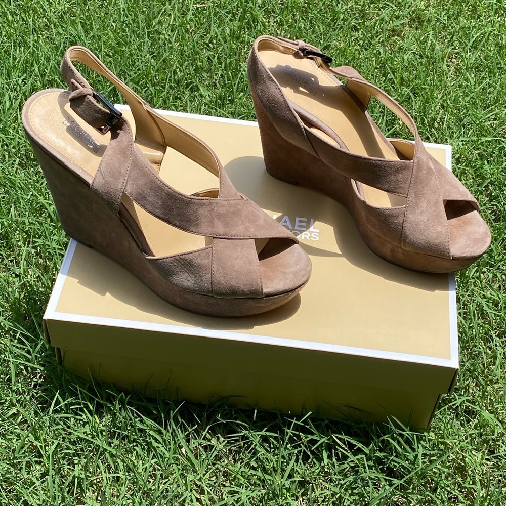 Michael Kors Becky wedge Taupe sandal women.